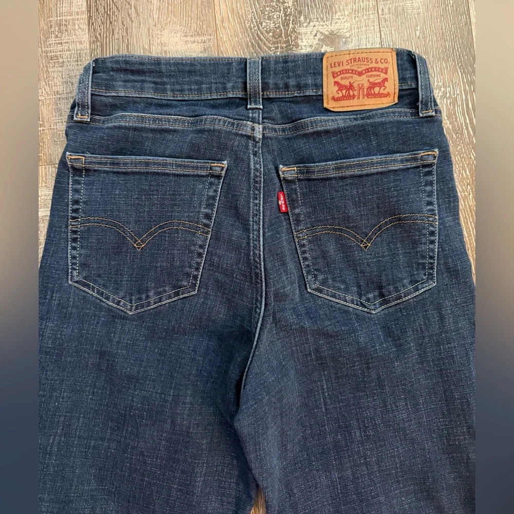 Levi's high rise Boot Cut Women's Jeans - Picture 4 of 7